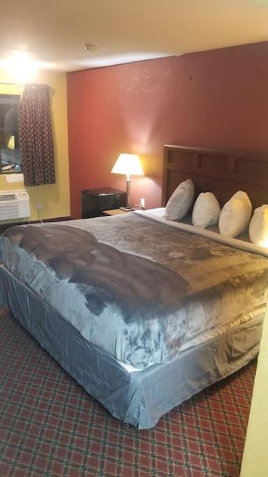 Hotel 2 Queens Hotel Room 130 Booking Stillwater Buitenkant foto