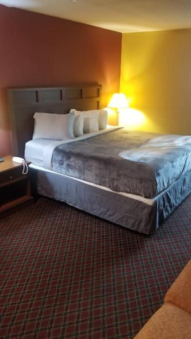 Hotel 2 Queens Hotel Room 130 Booking Stillwater Buitenkant foto