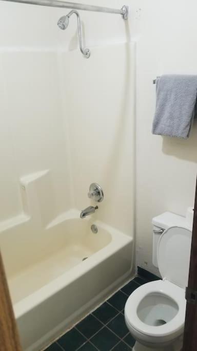 Hotel 2 Queens Hotel Room 130 Booking Stillwater Buitenkant foto